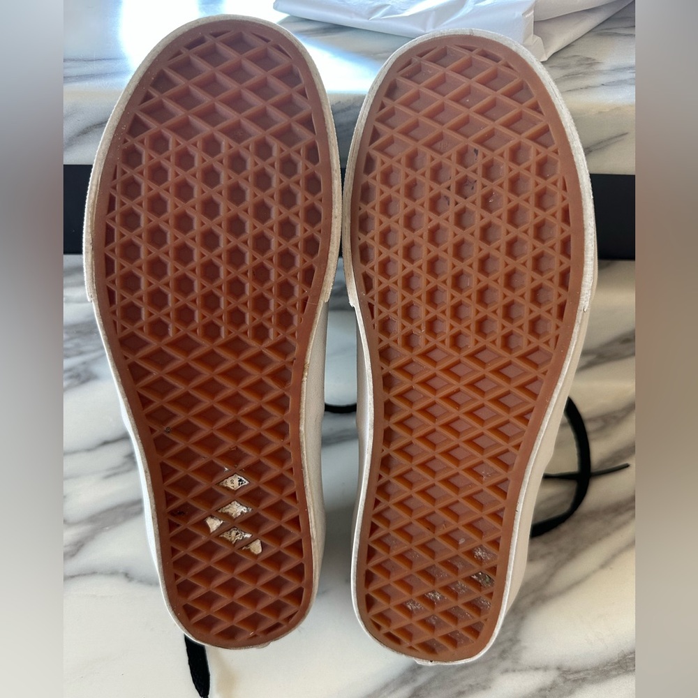 Vans x Disney Jasmine Sneakers - Picture 9 of 10